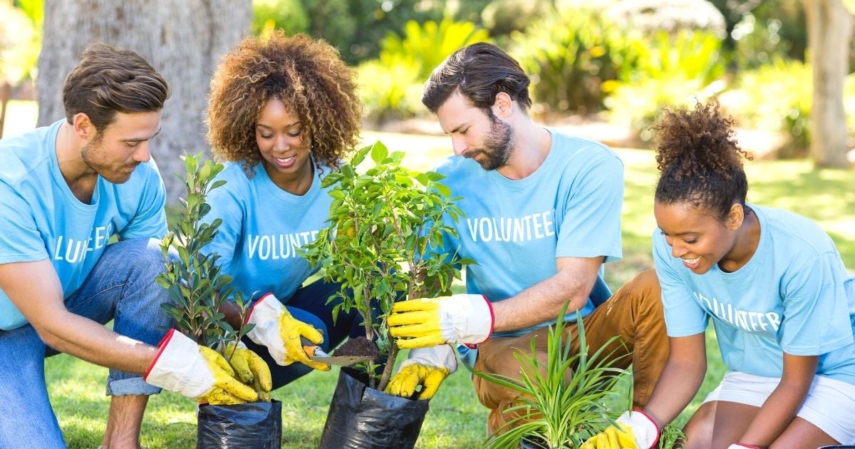 25-Ways-to-Volunteer-in-Your-Community Community Service in Action